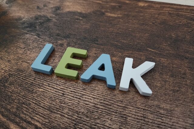 不倫(浮気)を会社にバラされた時にできることと適切な対応方法
