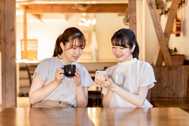 友達に浮気をバラされた…罪になりますか?慰謝料請求できますか?