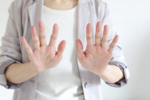 好意を断り返金請求とストーカー行為に発展した事例