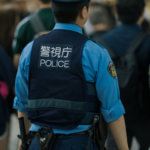 違法風俗店を警察が摘発！居合わせた客は逮捕される？【事例もあり】