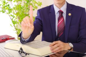 デリヘルで盗撮の常習が発覚し被害者5名と示談して不起訴となった事例