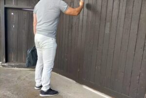 デリヘル店から実家や職場に押しかけられ100万円を請求された事例
