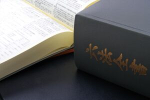 告訴と告発の違いとは？仕組みと取り下げを解説
