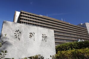 略式起訴とは?手続きの流れ・罰金相場・前科がつくかを解説