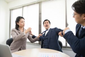 刑法207条の同時傷害の特例とは?弁護士がわかりやすく解説