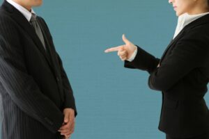 強要罪とは？構成要件・未遂の処罰・事例・時効を解説