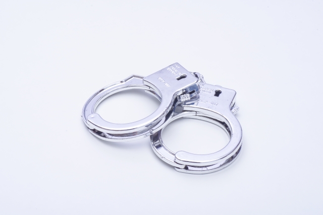 痴漢は現行犯以外だと捕まらない？後日逮捕のケースと対処法