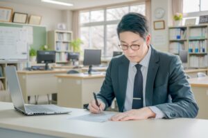 公務員が痴漢したらどうなる？懲戒処分・失職の基準と回避法