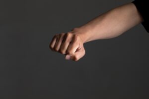 傷害罪とは？成立要件と刑罰をわかりやすく解説