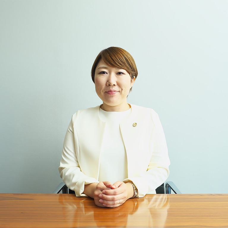 弁護士 鳴海裕子