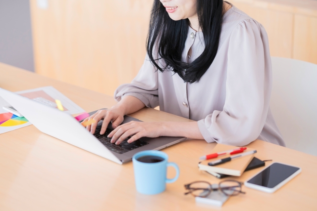 浮気を匿名で会社にばらしたいです…バレたりリスクはある?
