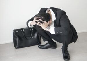 投資を勧誘され身元の特定できない詐欺師に約100万円を渡してしまった